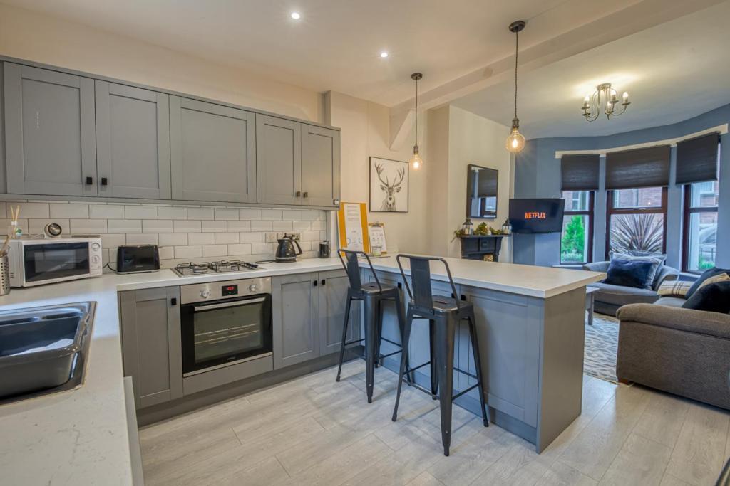 Charming City Home, Beside The Serene Ormeau Park 벨파스트 외부 사진