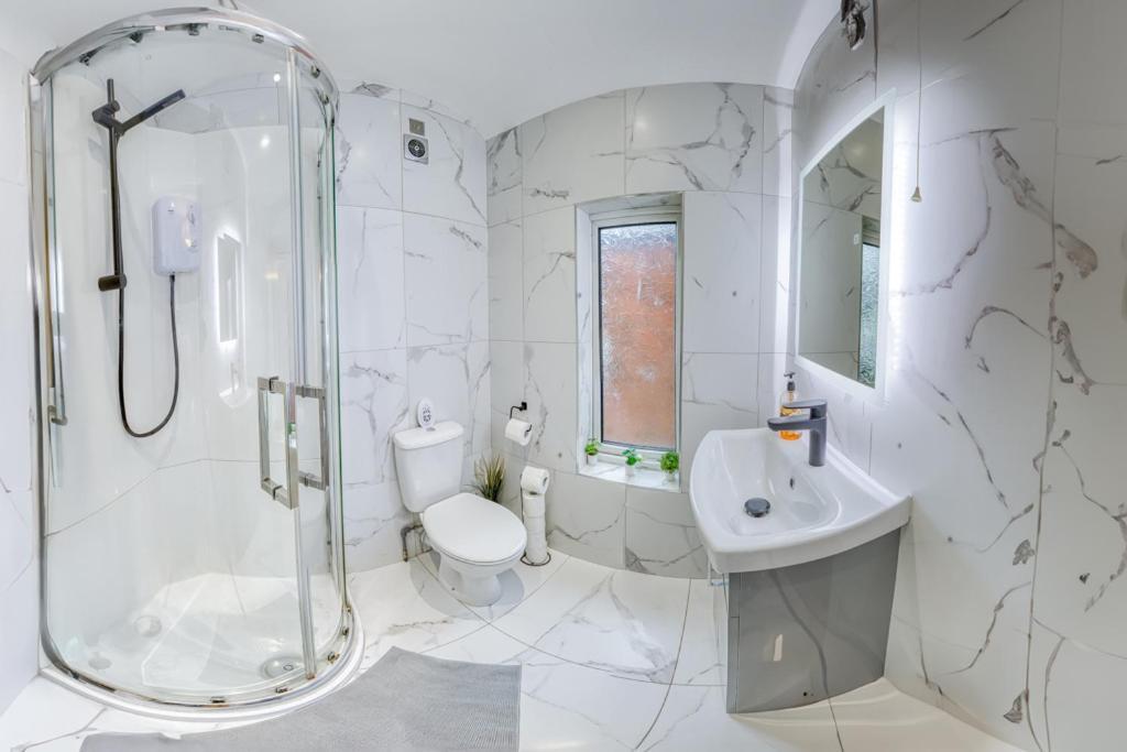 Charming City Home, Beside The Serene Ormeau Park 벨파스트 외부 사진