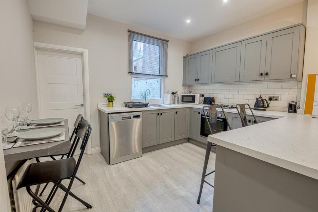 Charming City Home, Beside The Serene Ormeau Park 벨파스트 외부 사진